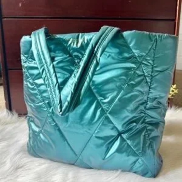 NWT Victoria’s Secret Large Quilted Puffer Tote Bag Metallic Teal - Picture 2 of 7